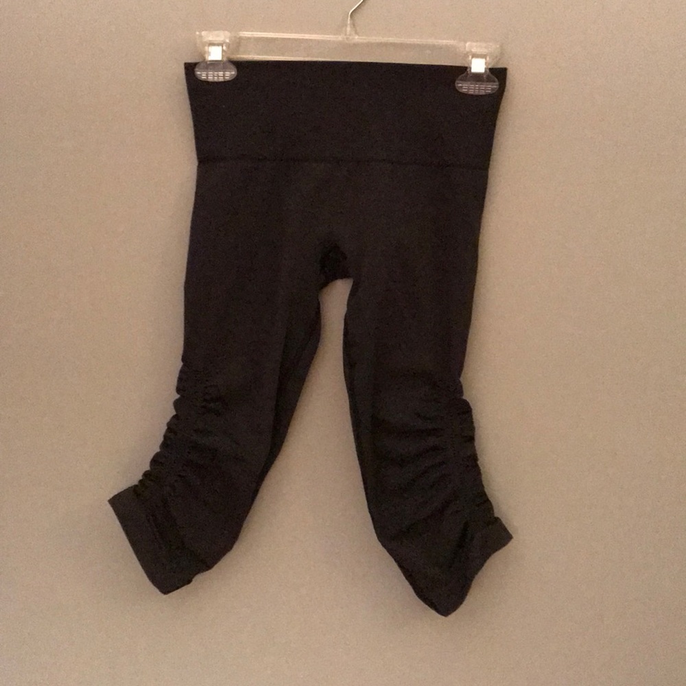 Lulu lemon ebb to flow crop